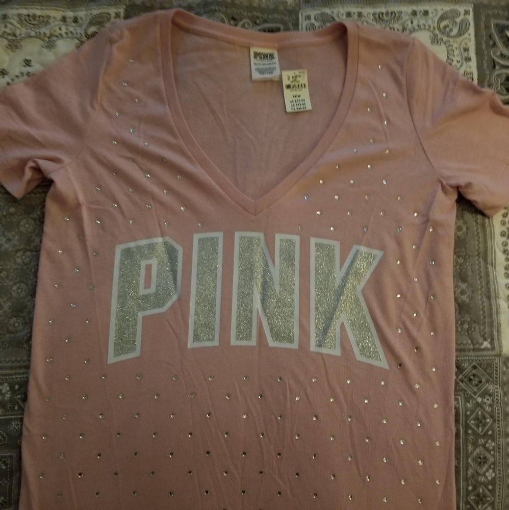 VS Pink V-Neck Campus Tee
